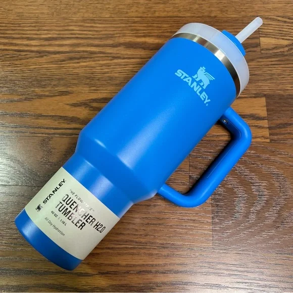 40 oz Stanley The Flowstate Quencher H2.0 Tumbler in Beach Blue - Picture 2 of 10